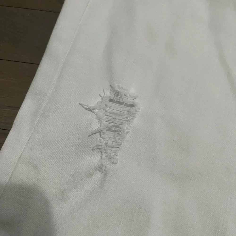 WHBM White Girlfriend Distressed Jean. Size 4.
